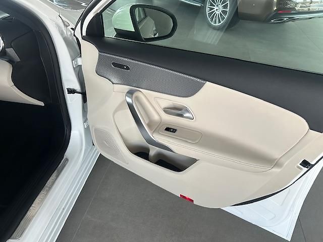 Mercedes-Benz Třídy A (2022) A200 4Matic Urban Progressive  - fotka 31 z 32