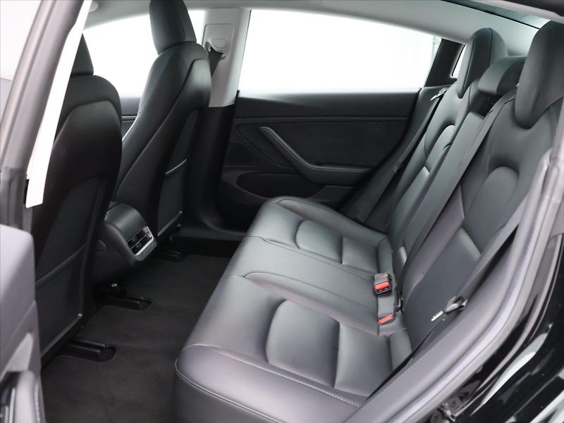 Tesla Model 3 Std Range Plus 52kWh - fotka 14 z 27