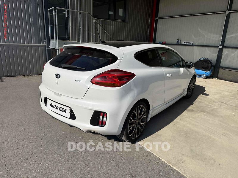 Kia Ceed (2014) 1.6 GDi, AC, xenon, navi - fotka 2 z 3