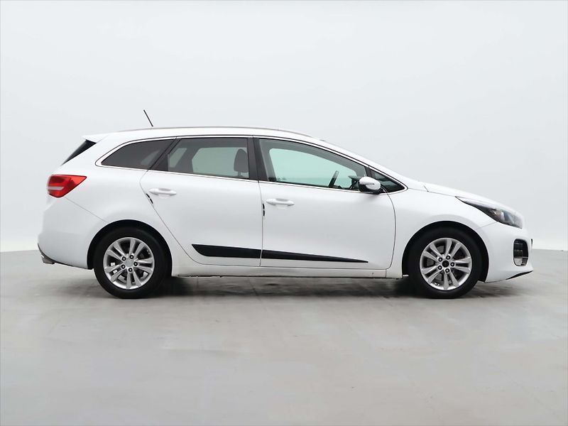 Kia Ceed 1,6 CRDi 100kW GT-Line CZ Navi - fotka 8 z 38
