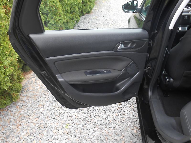 Peugeot 308 1.6HDi, KAMERA,NAVI,FULL LED! - fotka 22 z 40