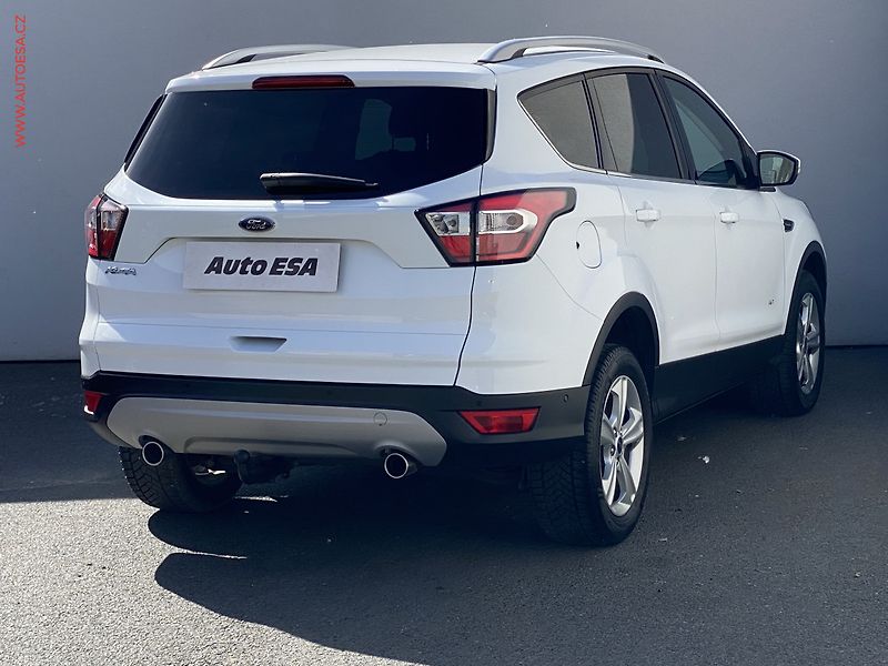 Ford Kuga (2018) 2.0 TDCi AWD, Titanium, +ALU - fotka 4 z 18