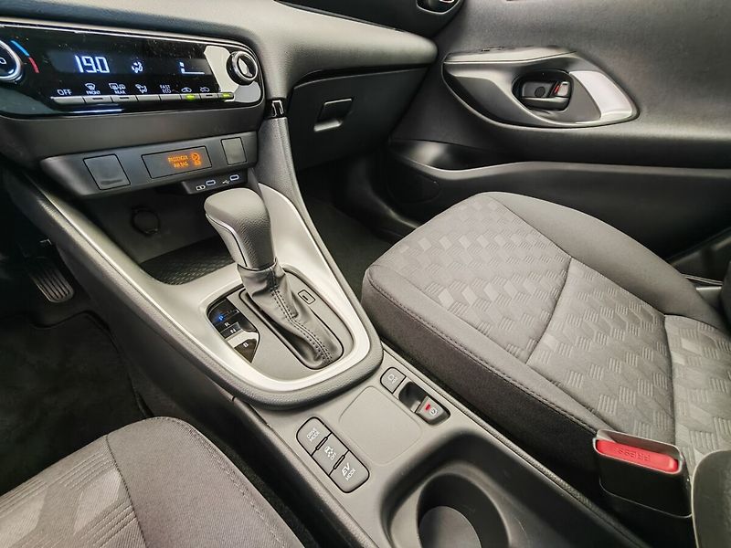 Toyota Yaris 1.5 Hybrid Comfort - fotka 29 z 30