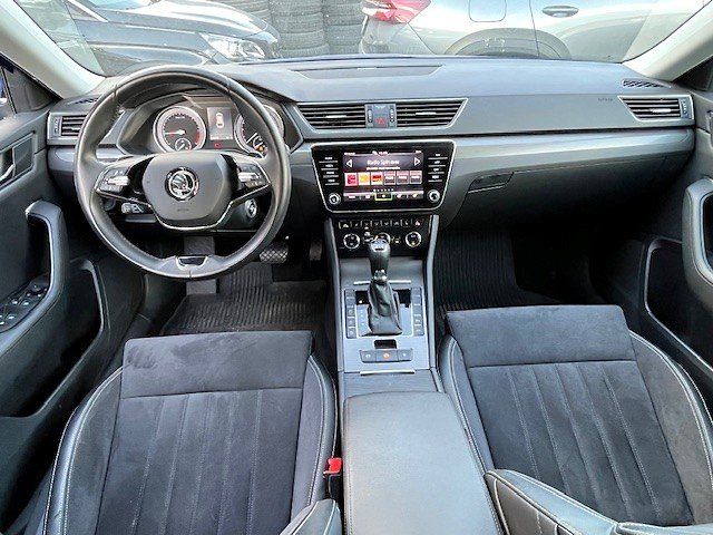 Škoda Superb Combi - fotka 8 z 12