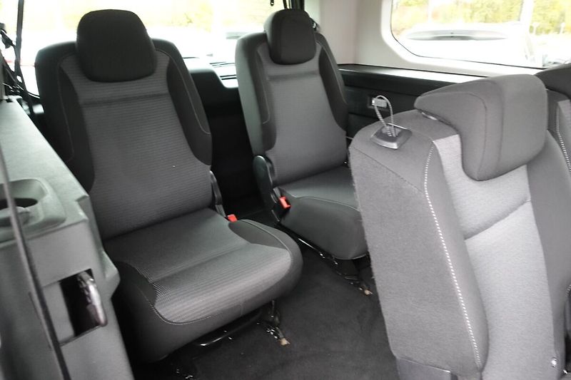 Toyota ProAce City Verso 1.5 D4-D 130 - 6 MT Long 5D Fa - fotka 14 z 32