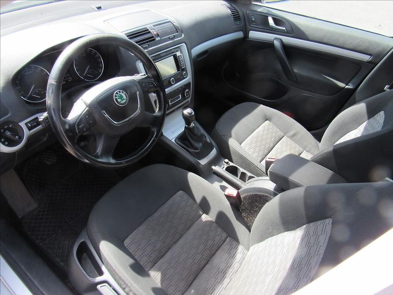 Škoda Octavia 1,6 TDi 77kW Combi - fotka 9 z 27