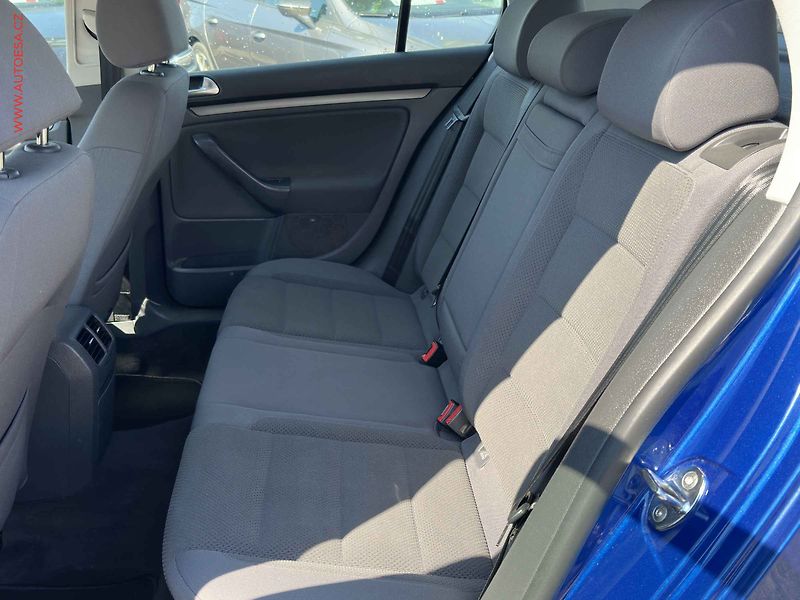 Volkswagen Golf (2005) 1.4i, AC, výhřev sed - fotka 10 z 15