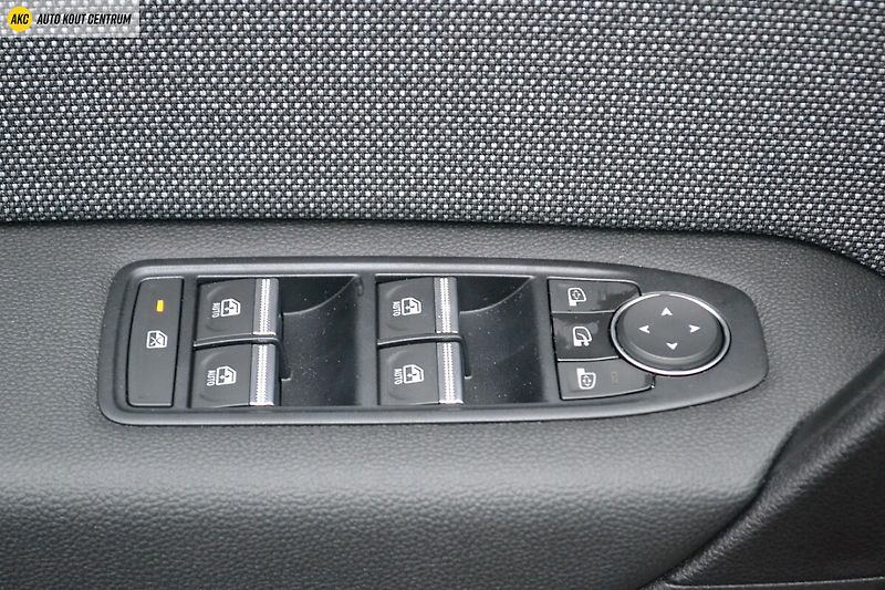 Renault Captur techno mild hybrid 140 - fotka 49 z 52