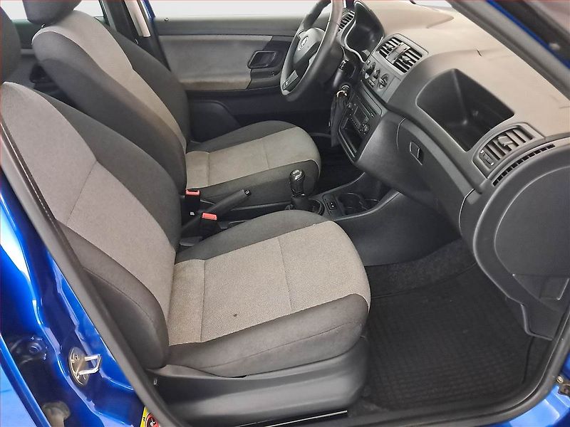 Škoda Fabia (2014) 1.2 TSI, Serv.kniha, Xenony - fotka 9 z 16