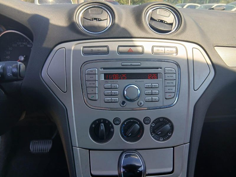 Ford Mondeo 2.0 TDCI, automat - fotka 26 z 31