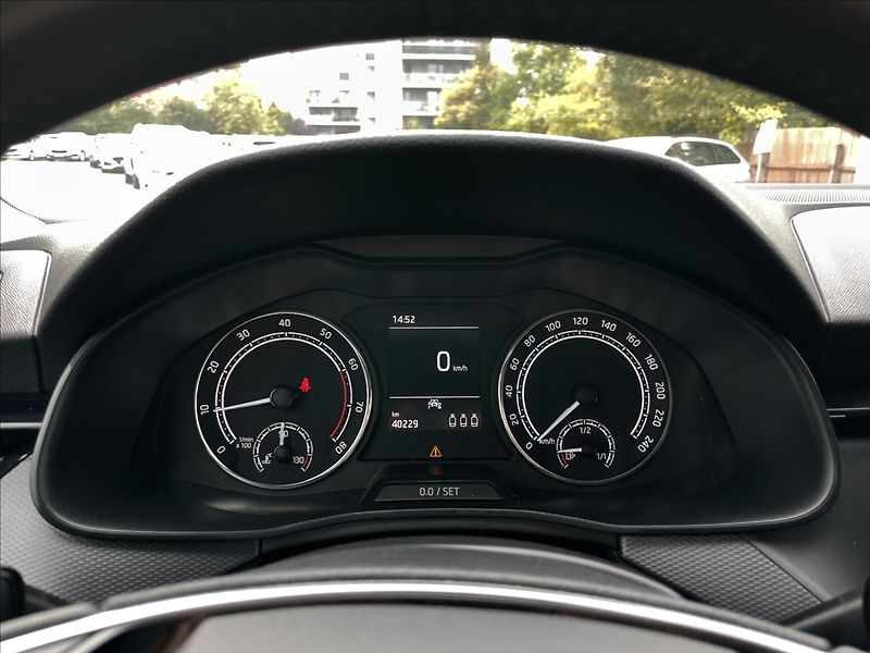 Škoda Scala 1,0 TSI Ambition Plus LED+PDC - fotka 9 z 24