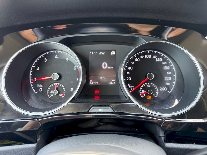 Volkswagen Touran (2019) 1.5 TSI 110kW R-LINE Comfort - fotka 15 z 35