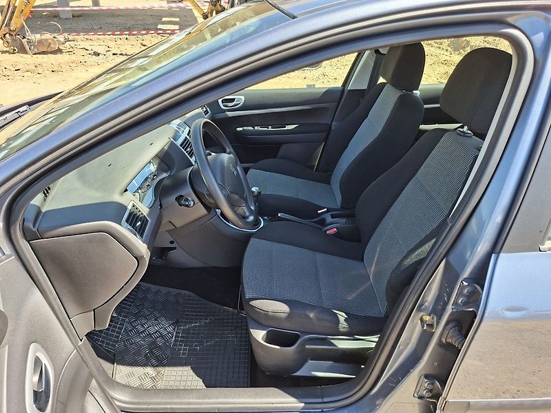 Peugeot 307 1,4i 16V 90k M5 - fotka 12 z 20