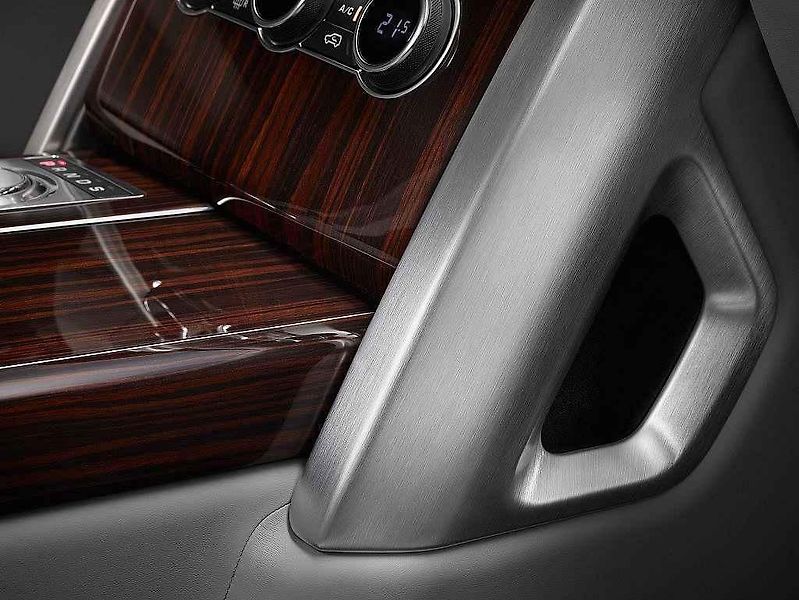 Range Rover SVAutobiography.