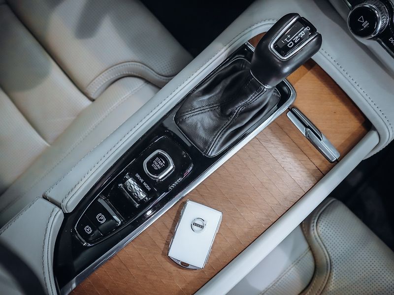 Volvo S90 2.0 D5 AWD Inscription 173kW - fotka 15 z 23