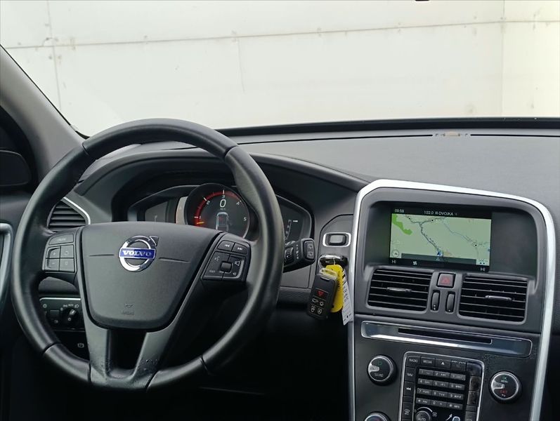 Volvo XC60 2,4 D4 Automat.4x4,Navi,Kůže, - fotka 16 z 32