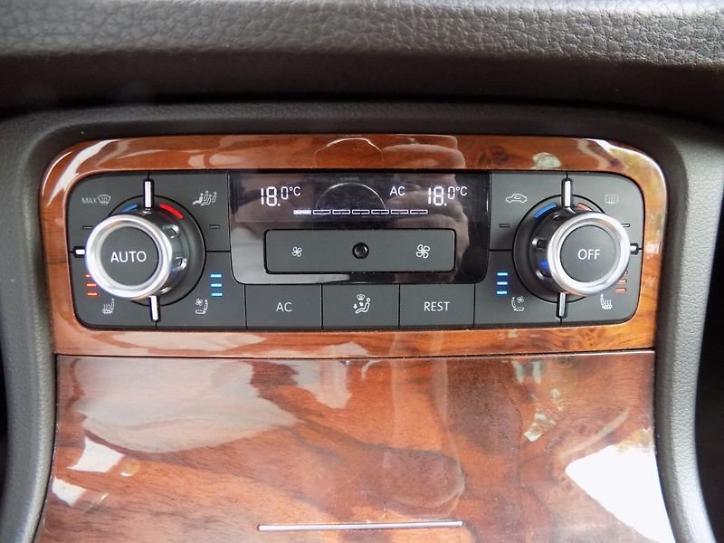 Volkswagen Touareg (2010) 3.0TDI/4x4/Chl.sedačky/LED/ - fotka 35 z 43