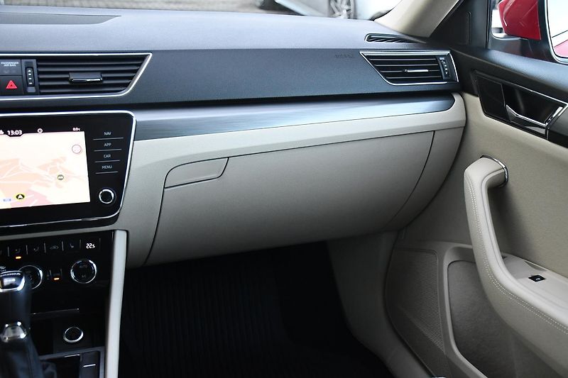 Škoda Superb 2.0TDi147kW STYL DSG 4X4 ČR 1M - fotka 8 z 42