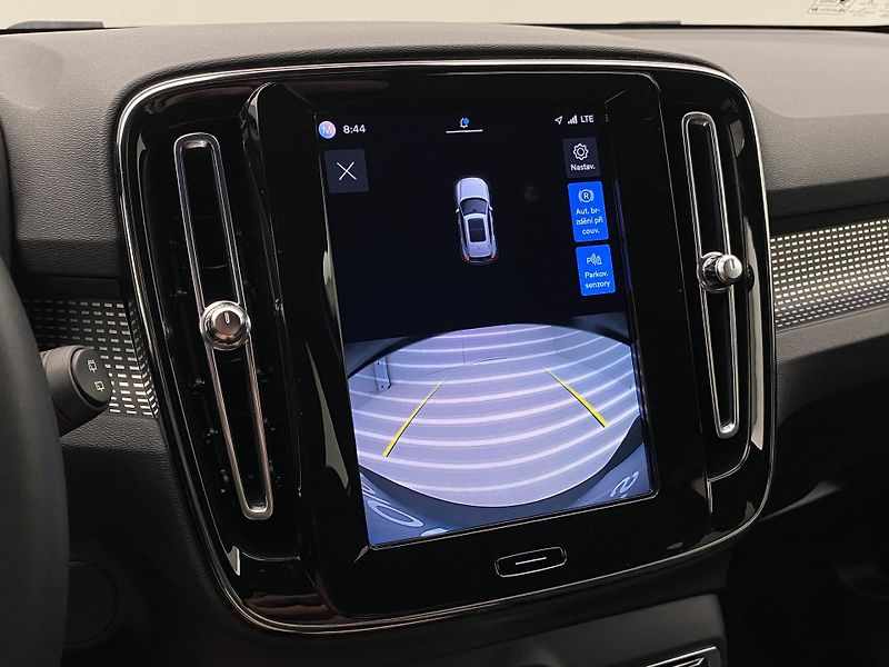 Volvo XC40 PURE ELECTRIC RECHARGE CORE - fotka 51 z 52