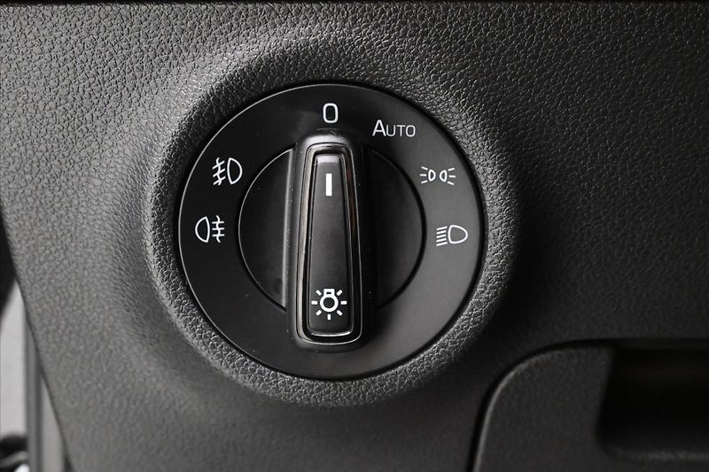 Škoda Karoq 2,0 TDI 85kW DSG TAŽNÉ Záruka - fotka 26 z 32
