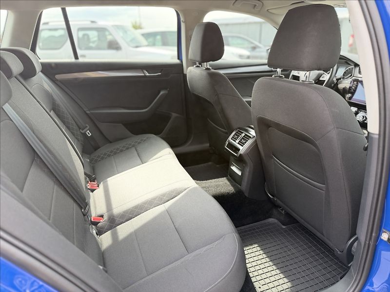 Škoda Superb 1,5 TSI 110kW DSG +SADA ALU - fotka 21 z 24