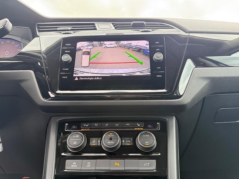 Volkswagen Touran (2022) HIGHLINE 2.0TDI 110kW DSG TAŽN - fotka 10 z 11