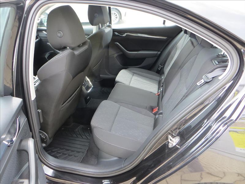 Škoda Octavia 2,0 TDI Style ČR - fotka 21 z 22