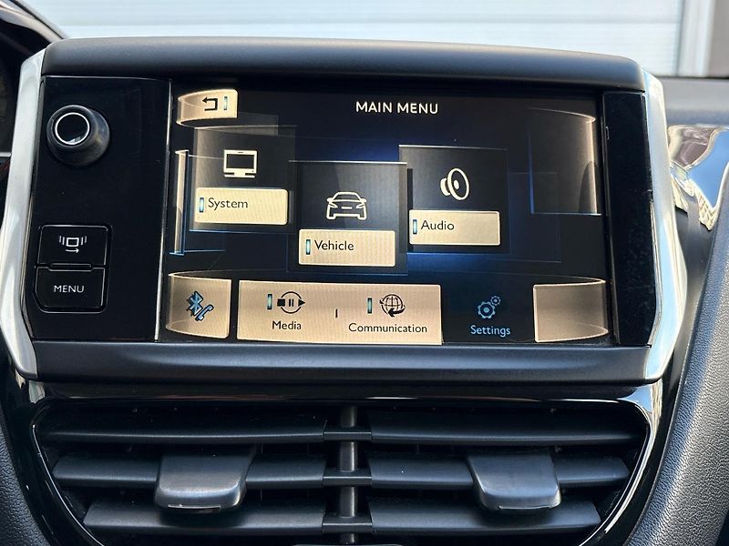 Peugeot 208 (2013) 1.6 e-HDI  - fotka 12 z 14