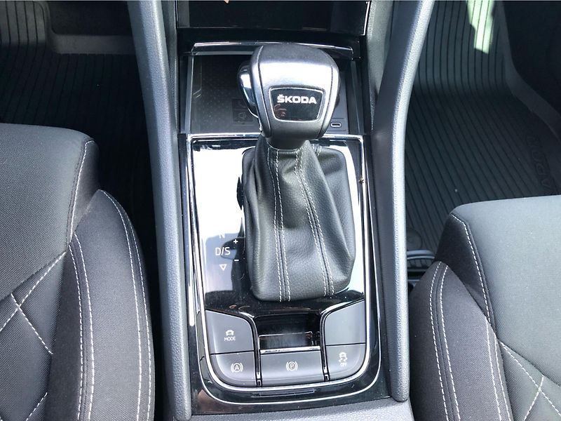 Škoda Karoq Sportline 1.5 TSI DSG - fotka 23 z 30