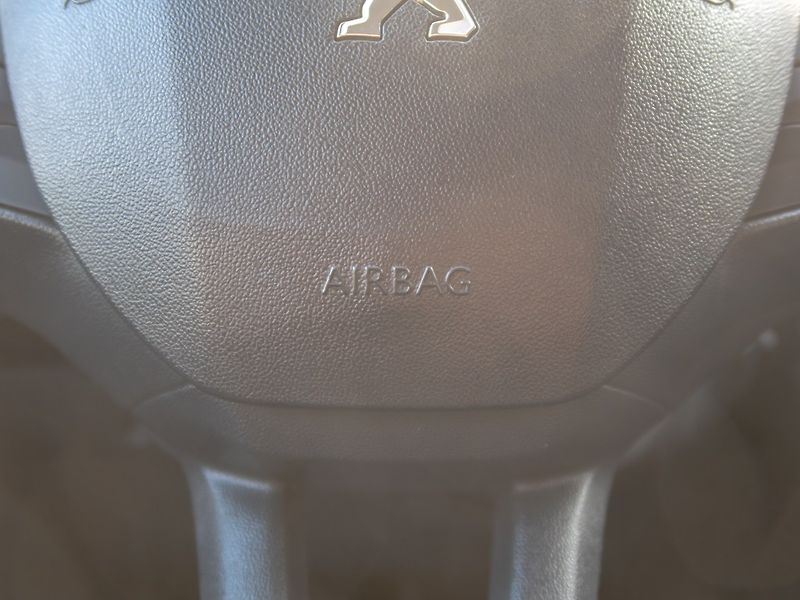 Peugeot 208 (2017) ČR 1.6HDI 55KW – SERVISKA - fotka 32 z 43