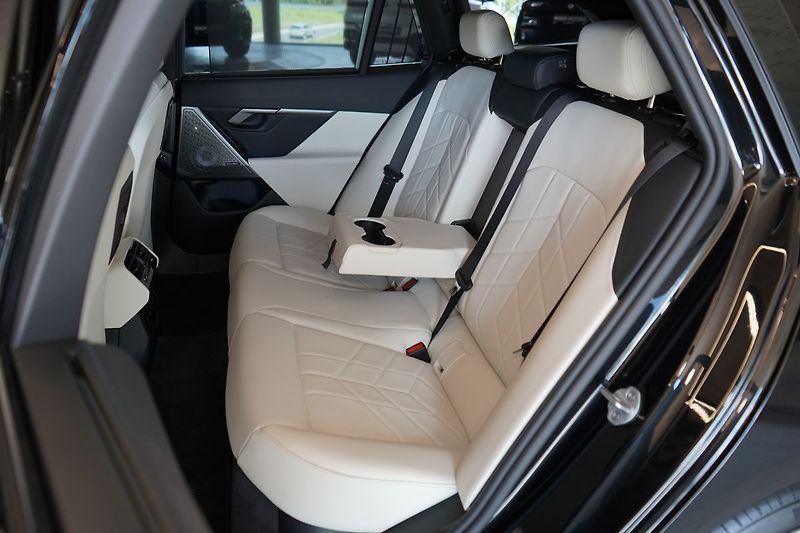 BMW Řada 5 540d xDrive, Bowers, Tažné - fotka 46 z 50