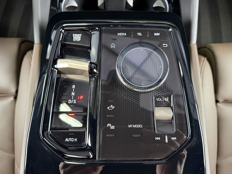 BMW Řada 5 520d xDrive, M-SPORT, HUD, H/K - fotka 27 z 33