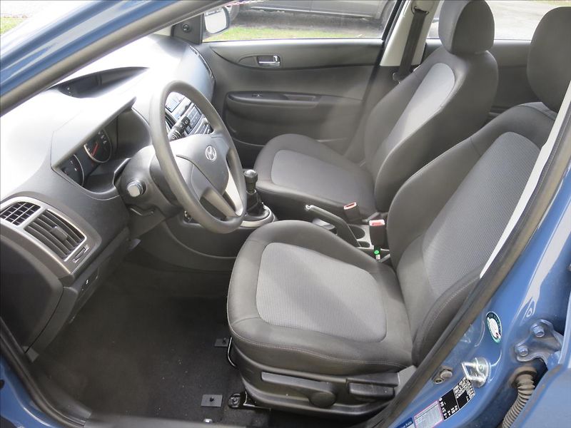 Hyundai i20 1,3  i - fotka 7 z 17