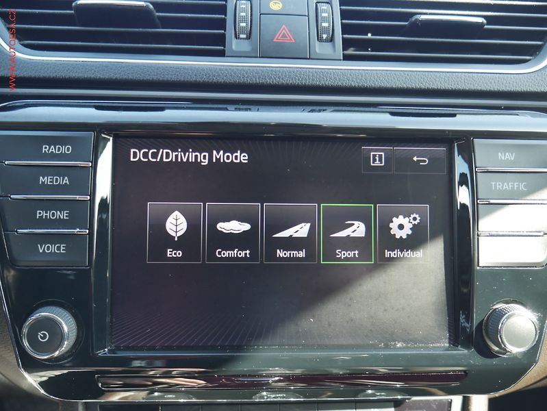 Škoda Superb (2016) 2.0 TDI, ČR, L&K, DSG - fotka 16 z 29