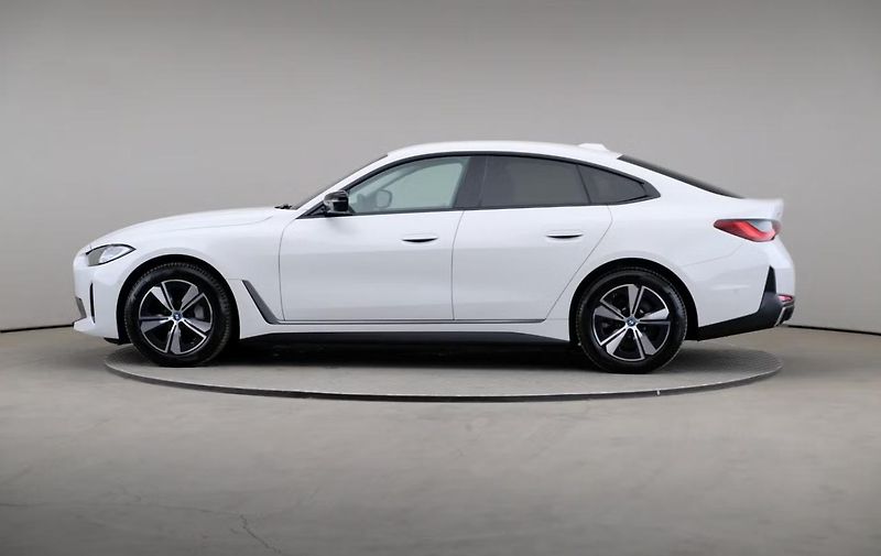 BMW i4 eDrive40 GC Kamera Auto. Park. - fotka 4 z 23
