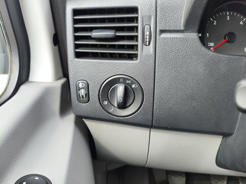 Volkswagen Crafter (2016) 2,0 TDI 80Kw 7 míst - fotka 23 z 30