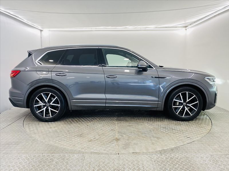 Volkswagen Touareg 3,0 TDI 210kW R-line 4Motion - fotka 27 z 29