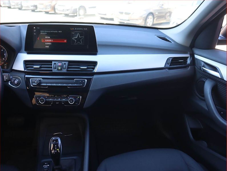 BMW X1 (2022) Advantage xDrive18d, 4X4 - fotka 8 z 23