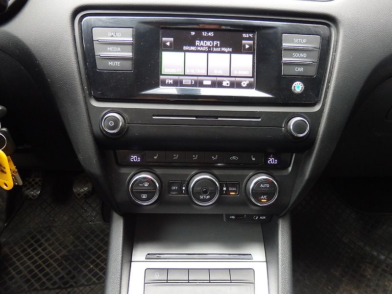 Škoda Octavia 2.0 TDI 110 kW DIGI. KLIMA - fotka 13 z 17