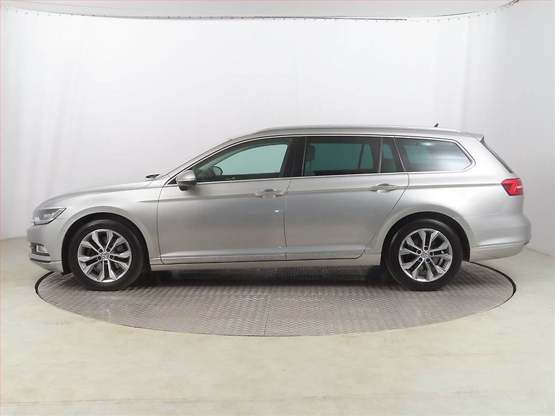 Volkswagen Passat (2016) 2.0 TDI, Automat, Serv.kniha - fotka 3 z 24