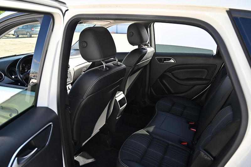 Mercedes-Benz Třídy B B 180 1.6 90KW Edition 1/2013 - fotka 32 z 38