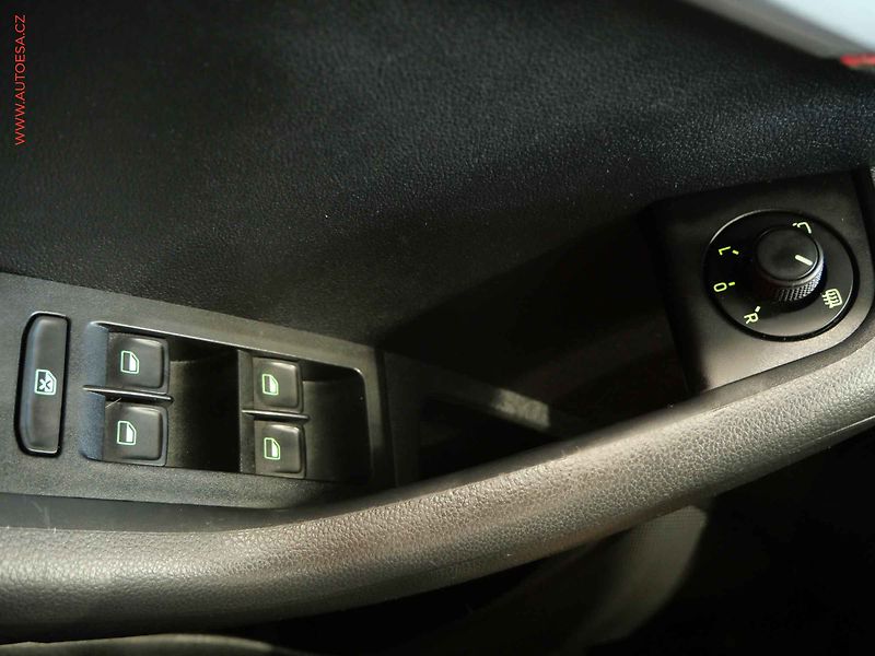 Škoda Octavia (2015) 2.0TDi, DSG, AC - fotka 15 z 22
