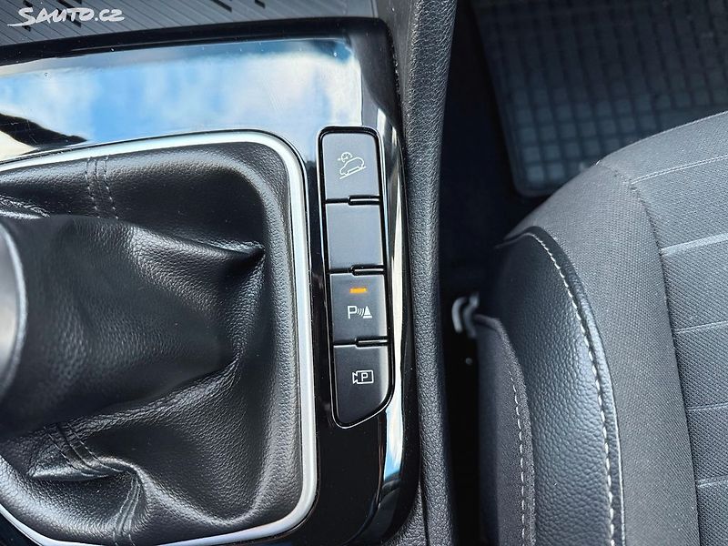 Kia Sportage 1.6 CRDI 100 kW ČR TAŽNÉ - fotka 18 z 41