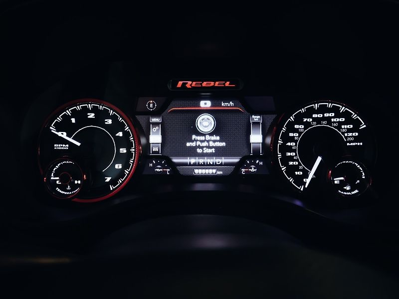 Dodge RAM 1500 5.7 REBEL 295 kW - fotka 12 z 34