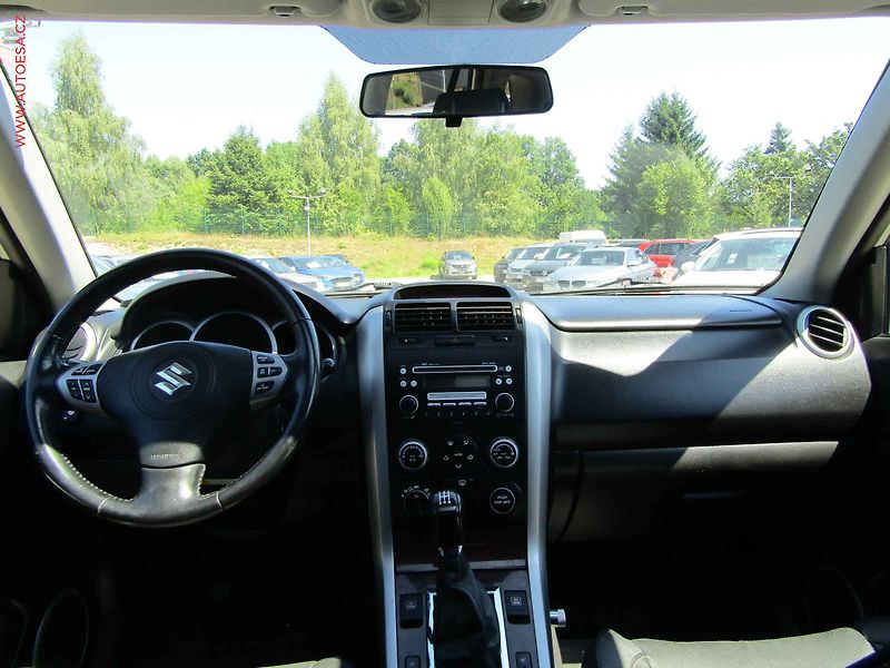 Suzuki Grand Vitara (2007) 2.0i 4x4, AC, TZ, kůže - fotka 10 z 21