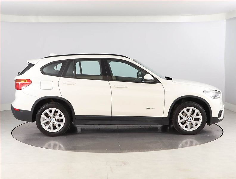 BMW X1 (2016) xDrive18d, 4X4, Automat, Navi - fotka 6 z 22