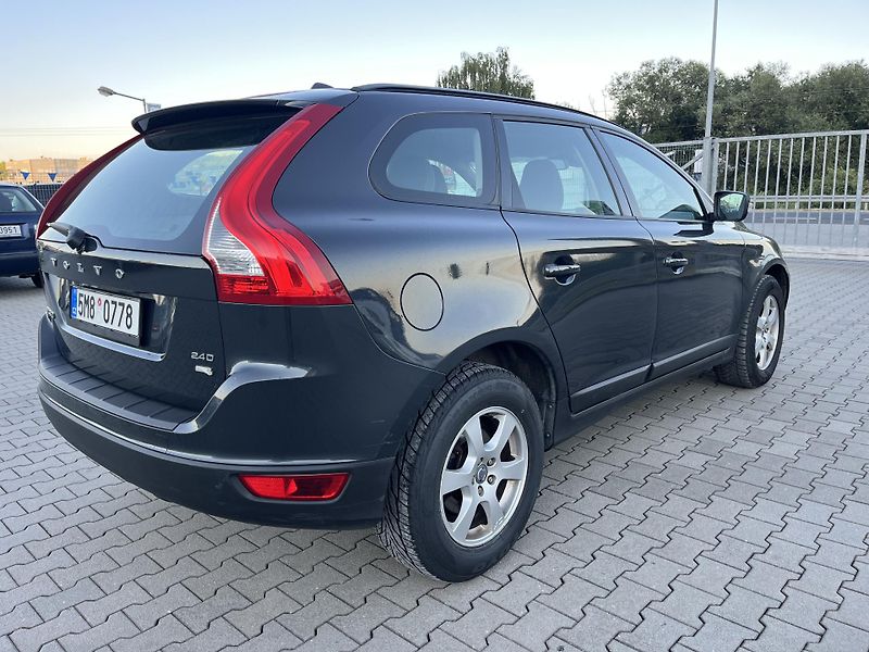 Volvo XC60 (2010) 2.4 D  129 kW - fotka 7 z 12