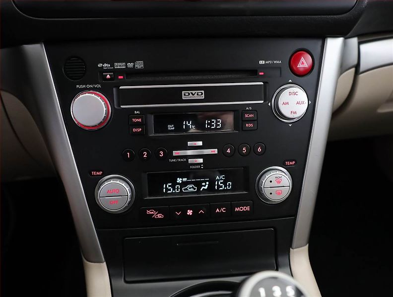 Subaru Legacy (2010) 2.0 D, 4X4, nová STK - fotka 10 z 19