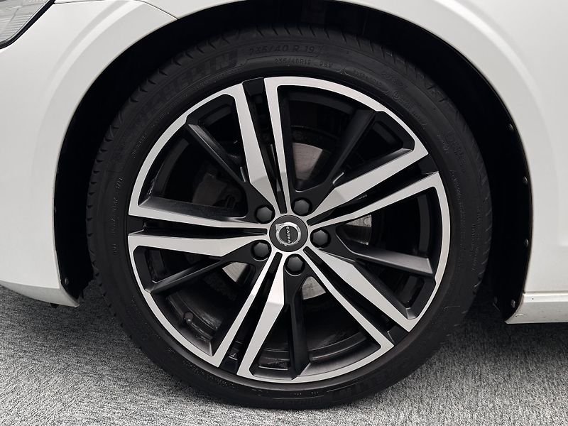 Volvo V60 T4 R-DESIGN AUT - fotka 47 z 47