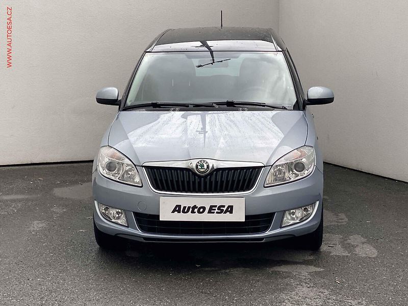 Škoda Roomster (2011) 1.4 16V, ČR, Ambiente, zámek - fotka 2 z 15